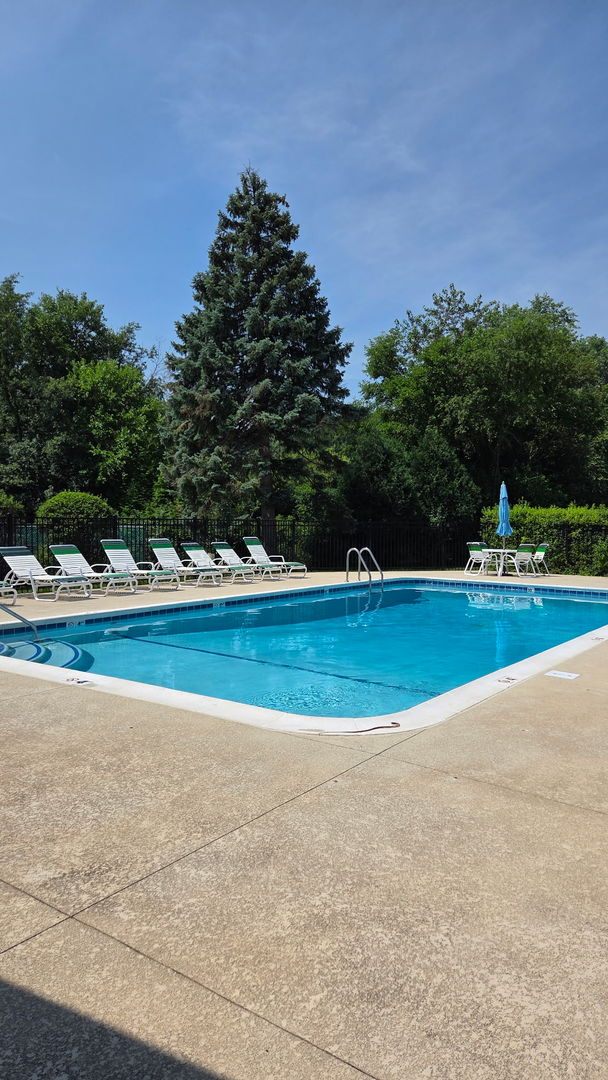 1415 Chartres Drive #1F, Northbrook, IL 60062