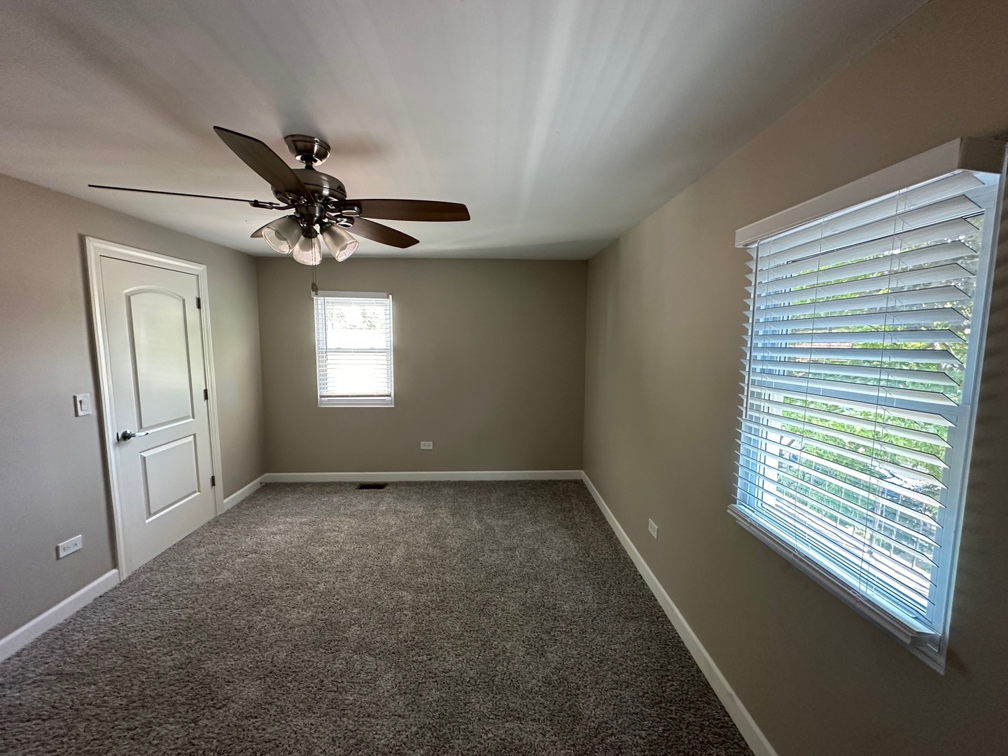 906 S 10th Avenue, Maywood, IL 60153