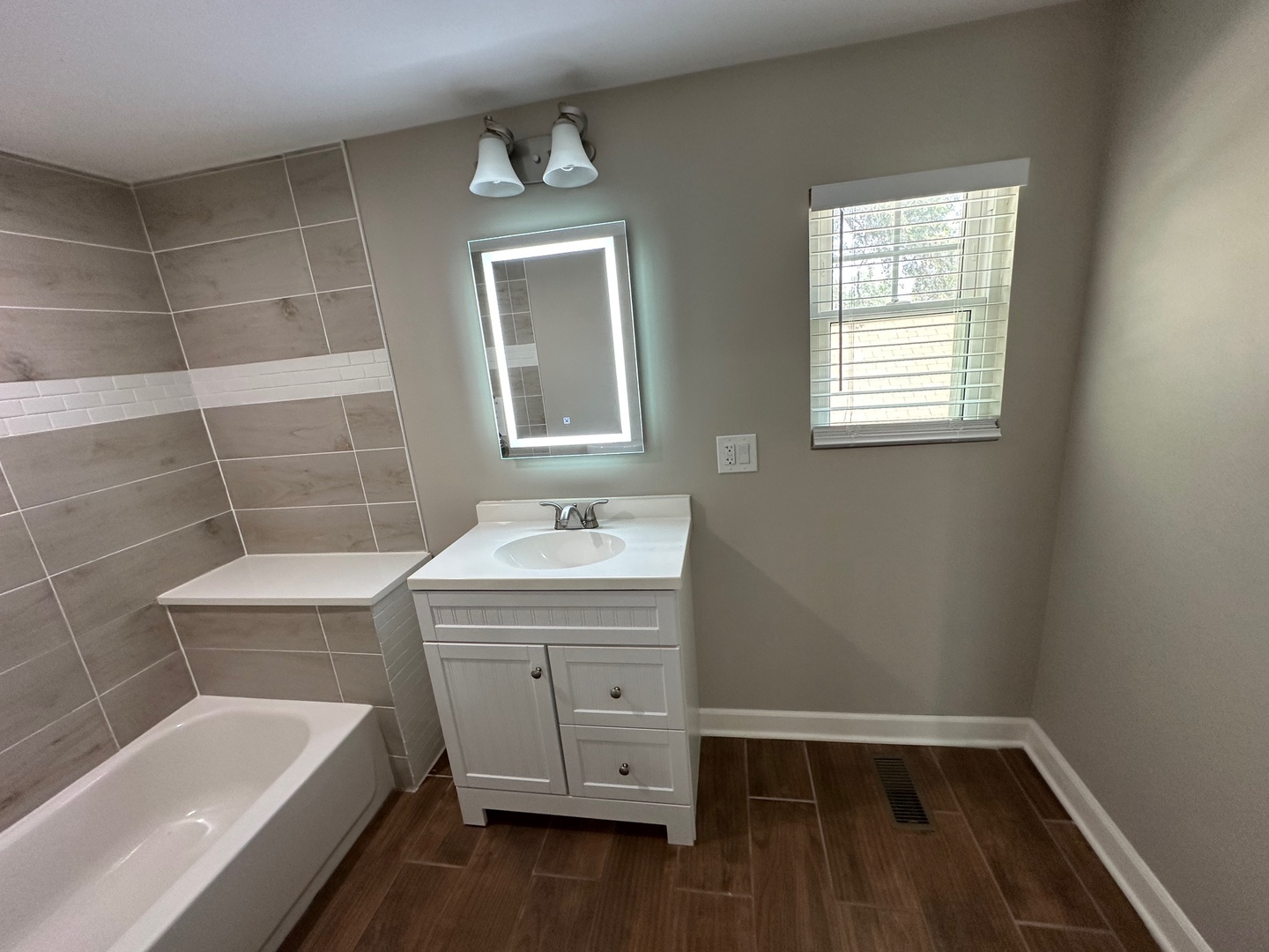 906 S 10th Avenue, Maywood, IL 60153