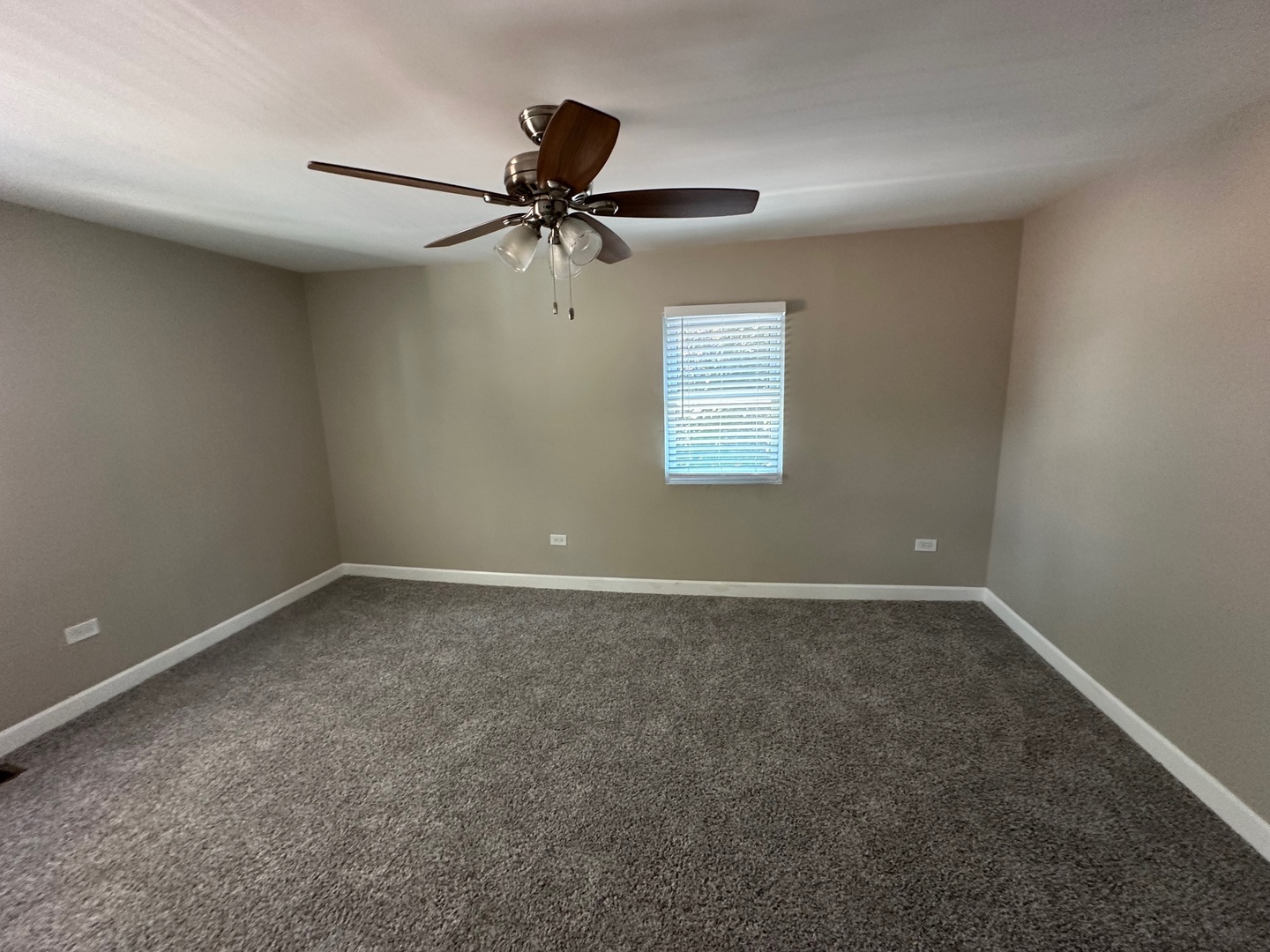 906 S 10th Avenue, Maywood, IL 60153