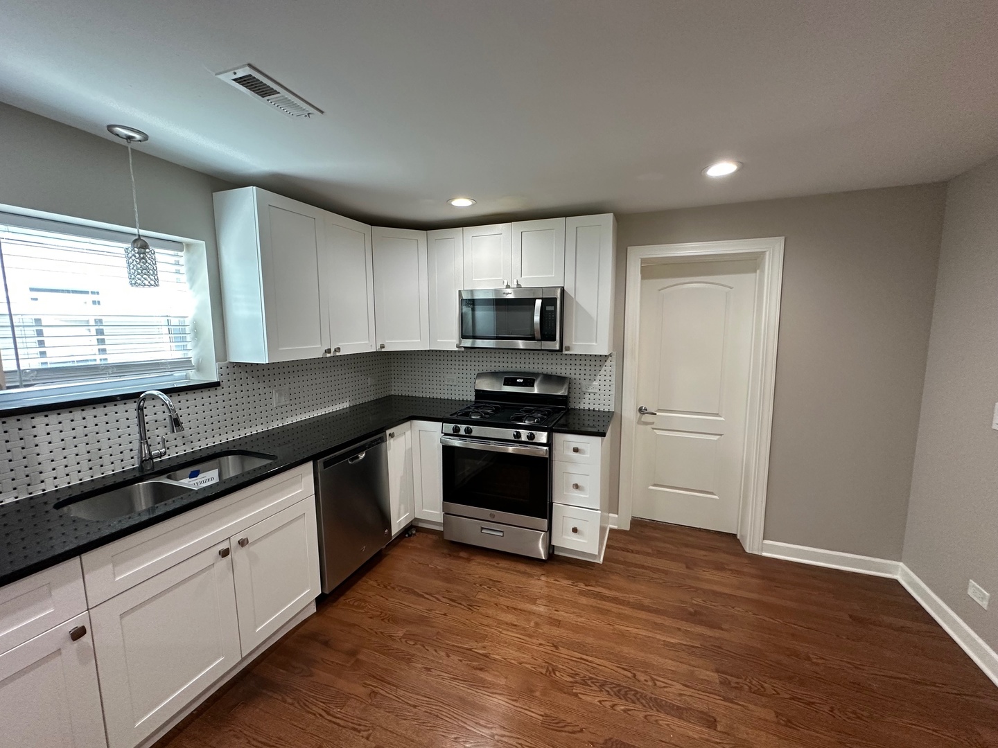 906 S 10th Avenue, Maywood, IL 60153