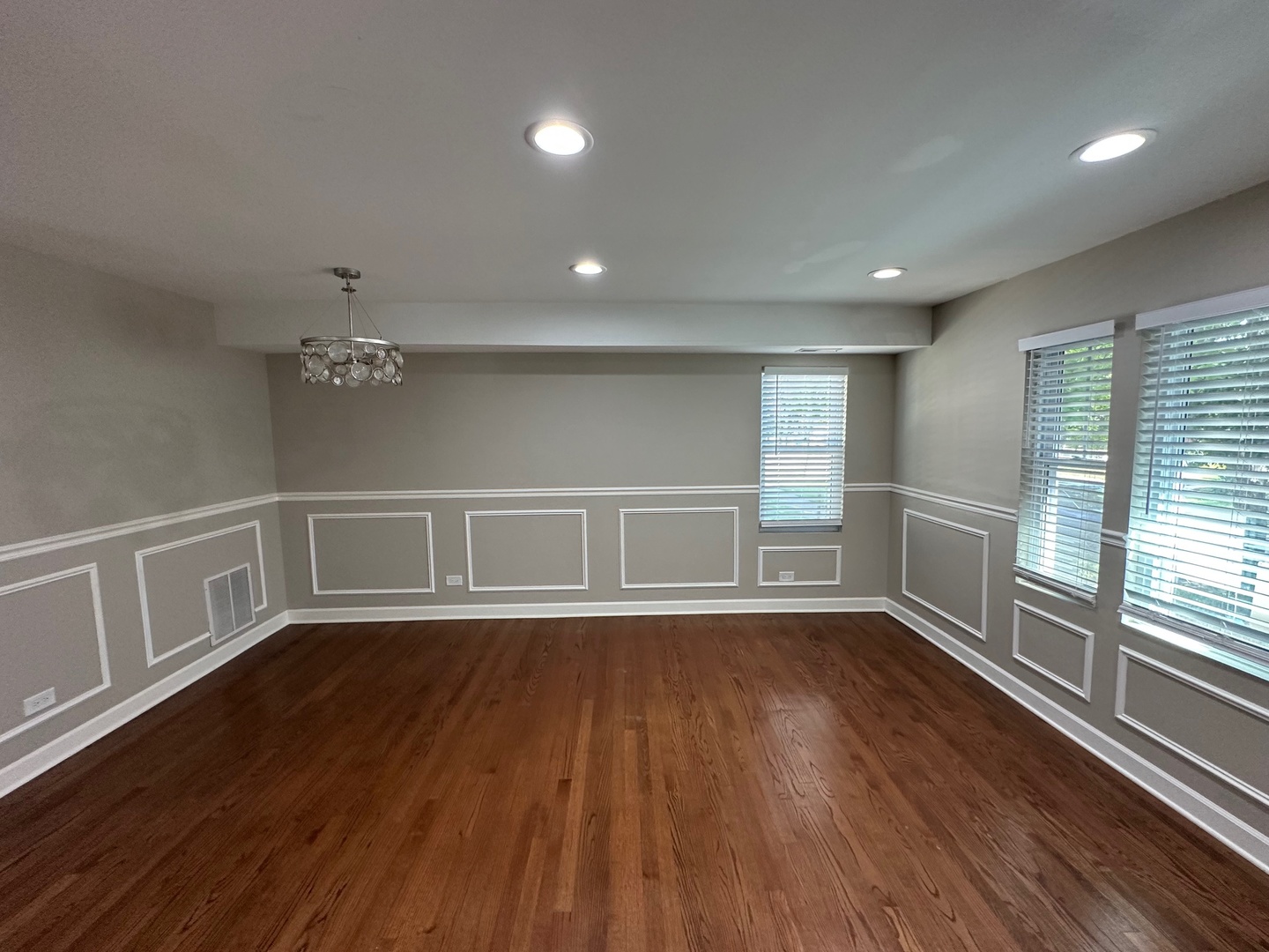 906 S 10th Avenue, Maywood, IL 60153