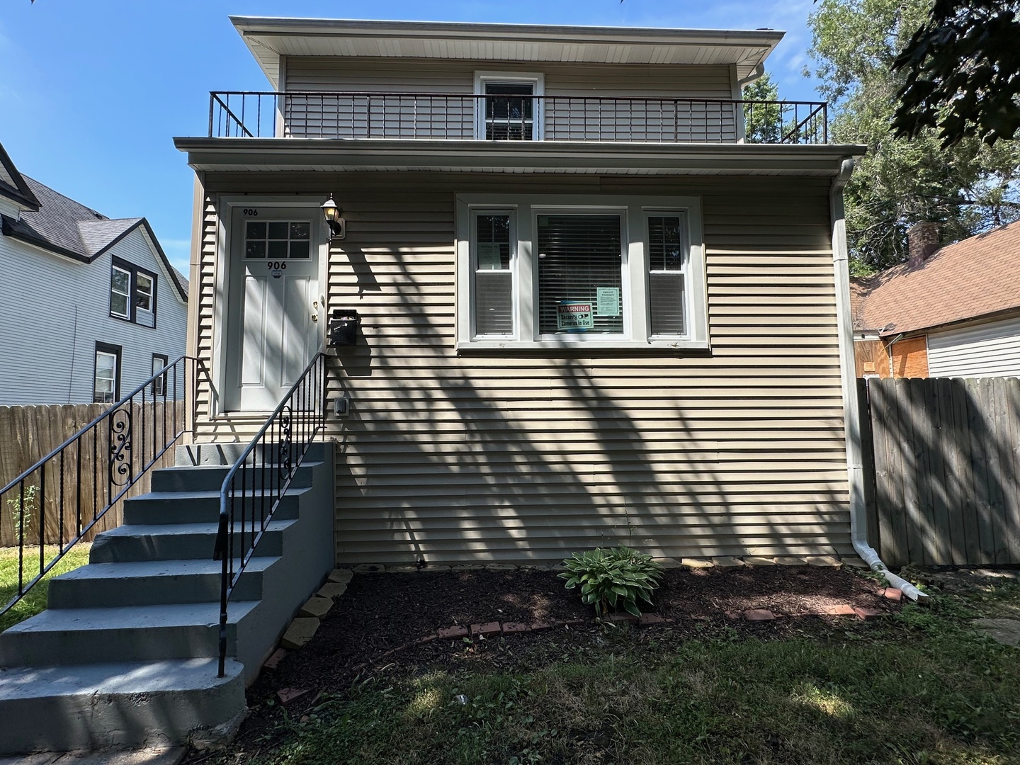 906 S 10th Avenue, Maywood, IL 60153