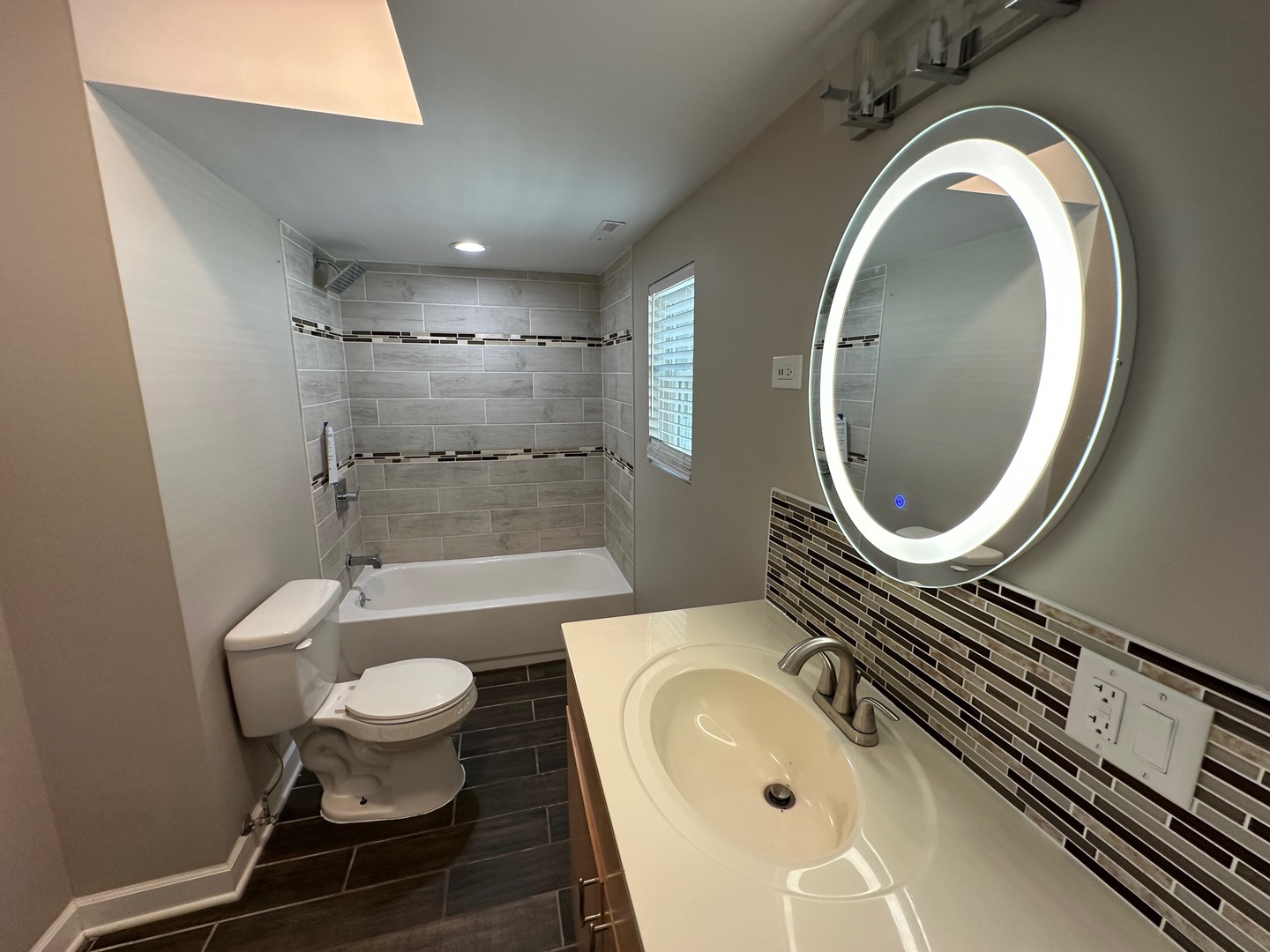 906 S 10th Avenue, Maywood, IL 60153