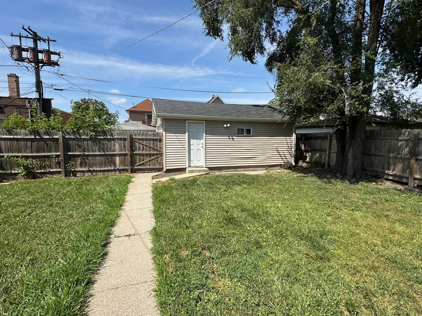 906 S 10th Avenue, Maywood, IL 60153