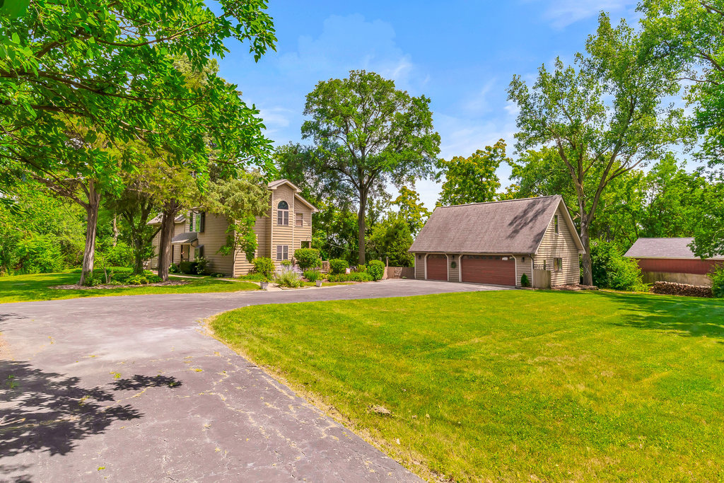 19W681 109th Street, Lemont, IL 60439