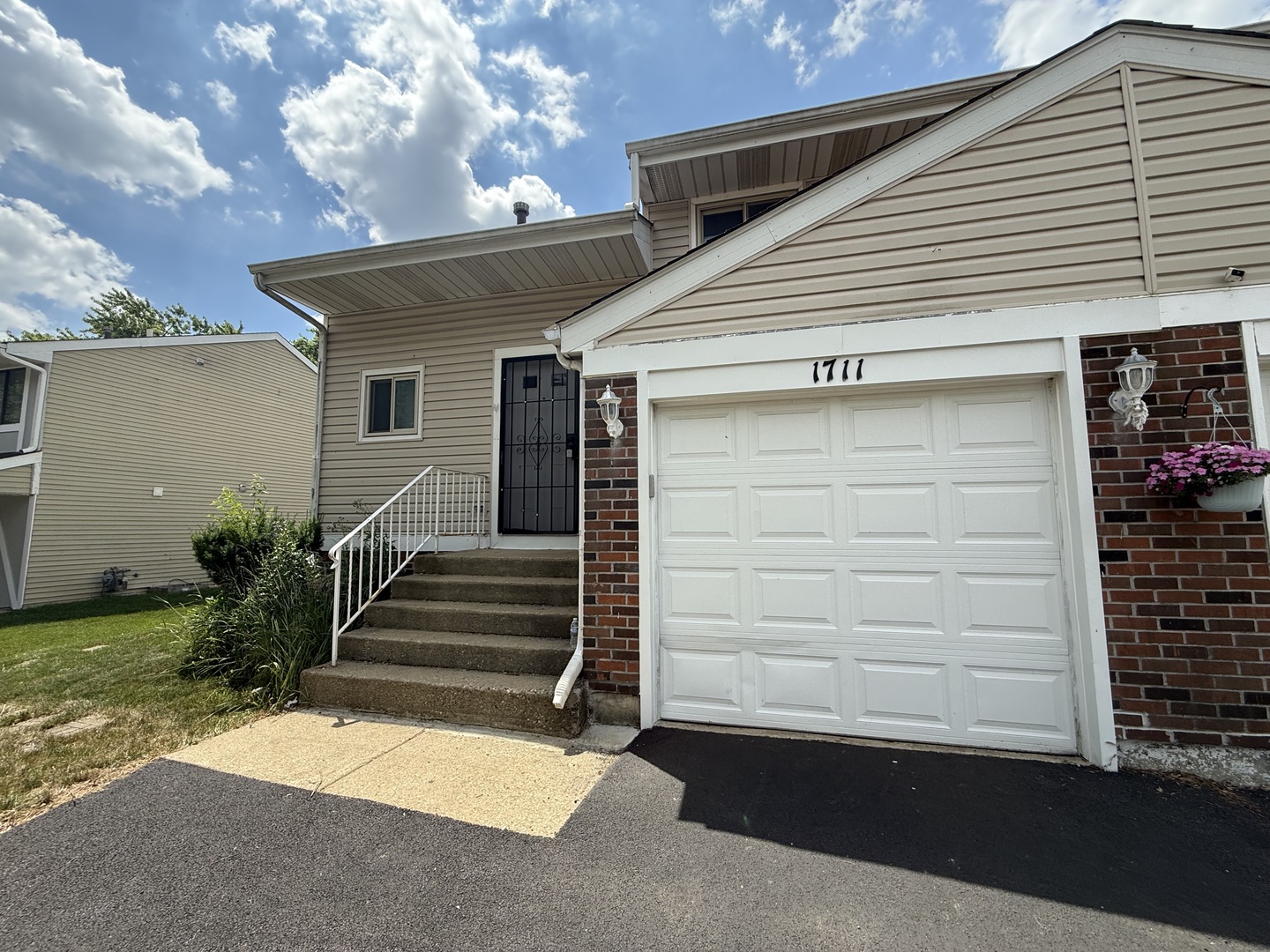 1711 Bell Drive, Hanover Park, IL 60133
