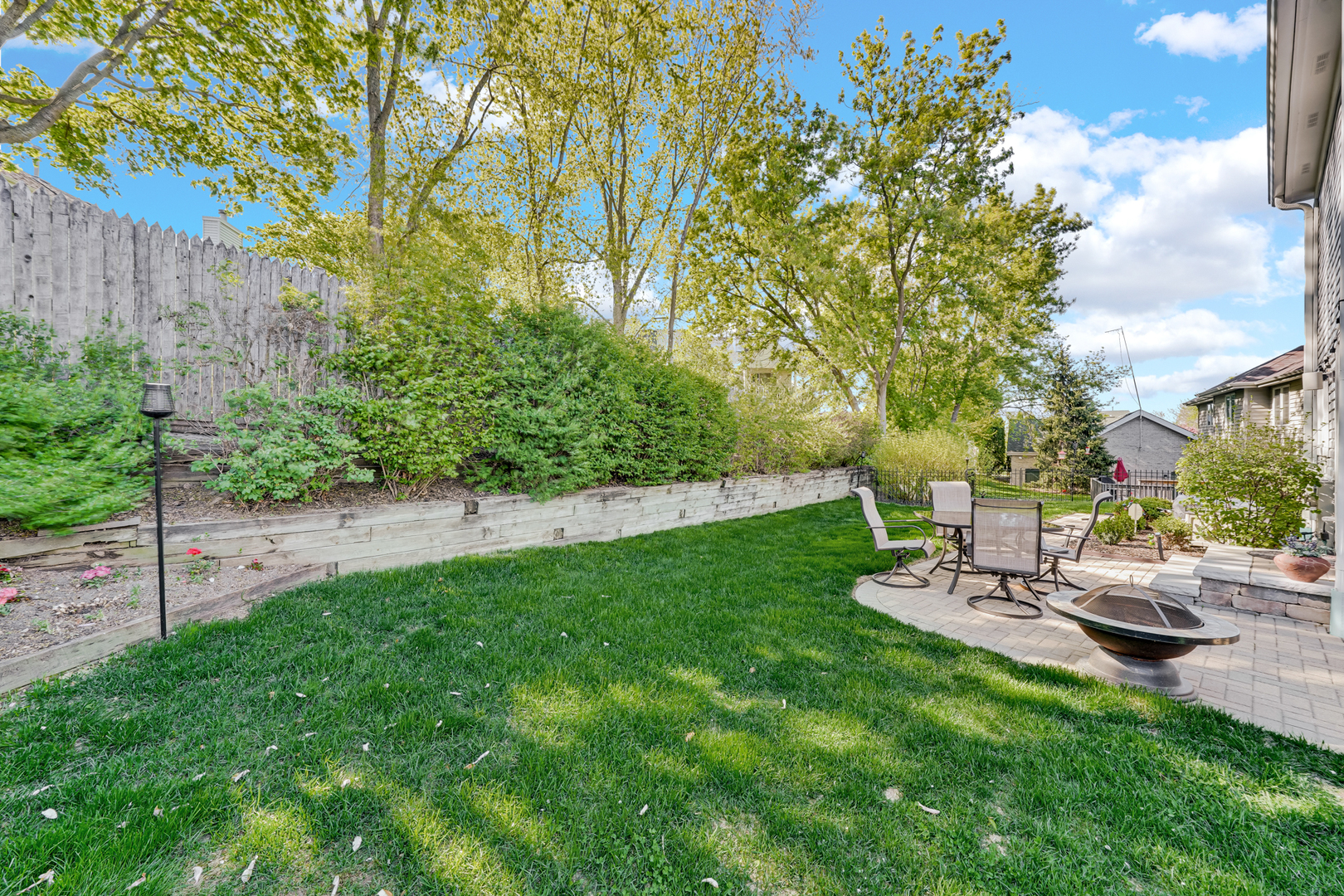 417 Lake Shore Boulevard, Wauconda, IL 60084