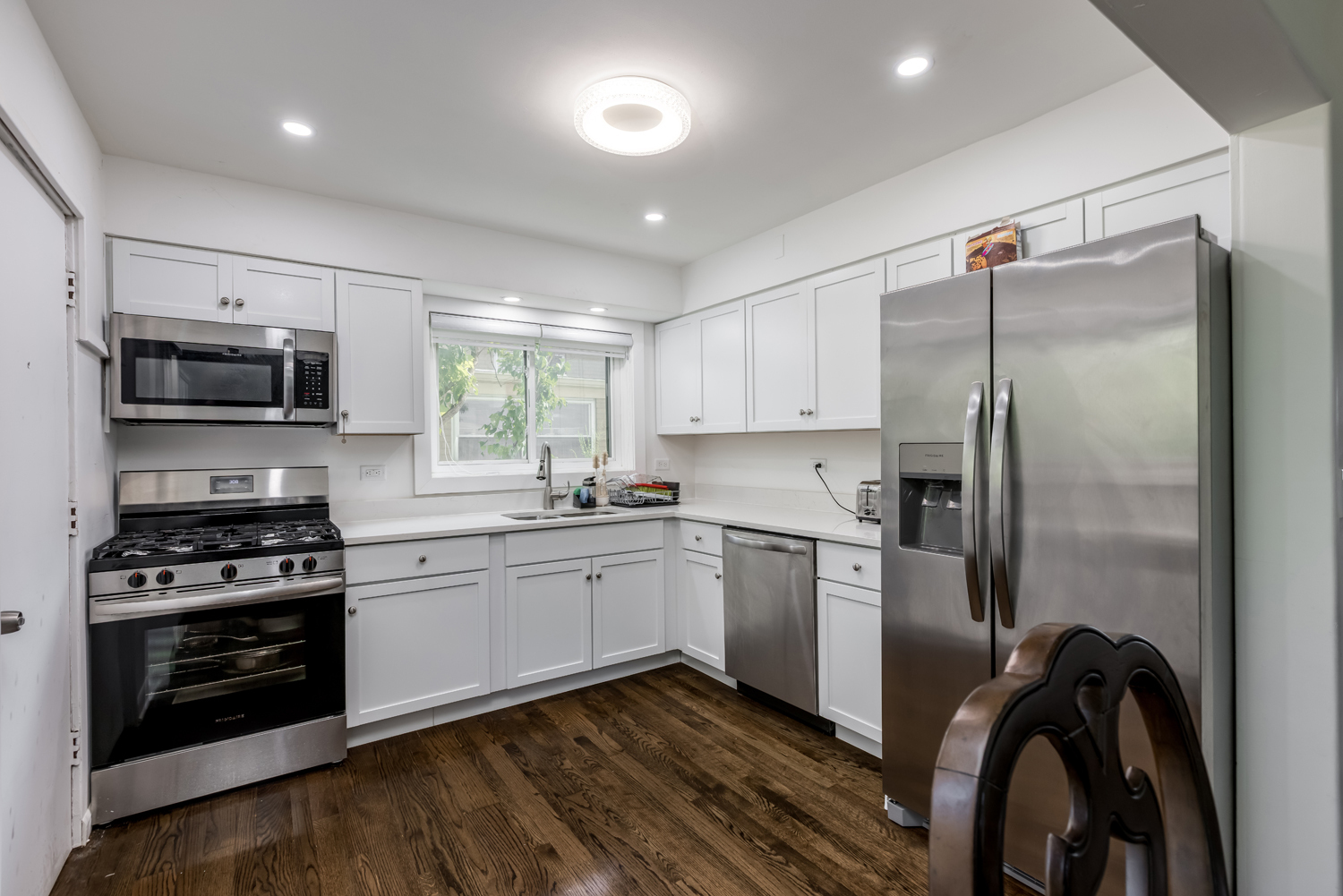 7025 N Kenton Avenue, Lincolnwood, IL 60712