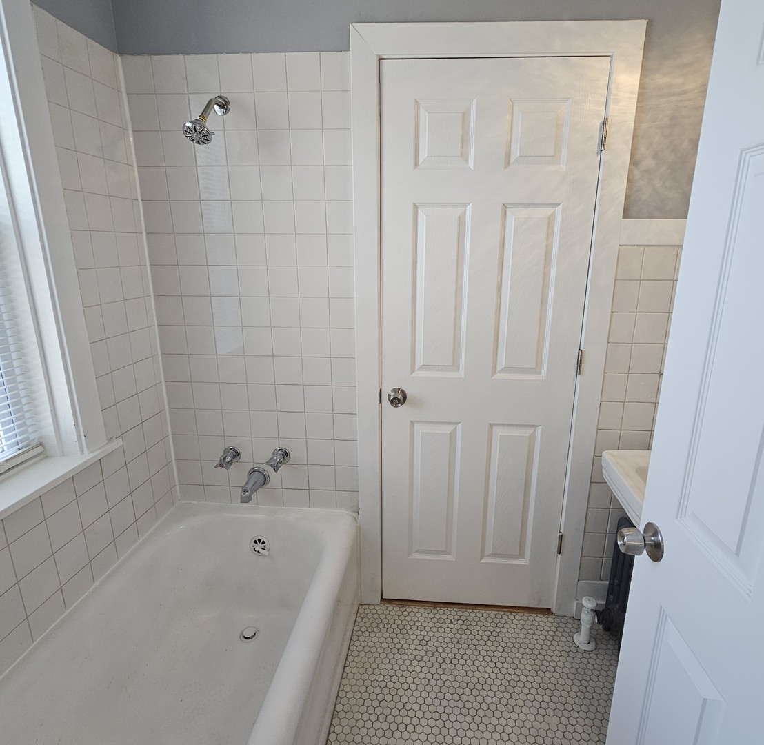 424 Wisconsin Avenue #3N, Oak Park, IL 60302