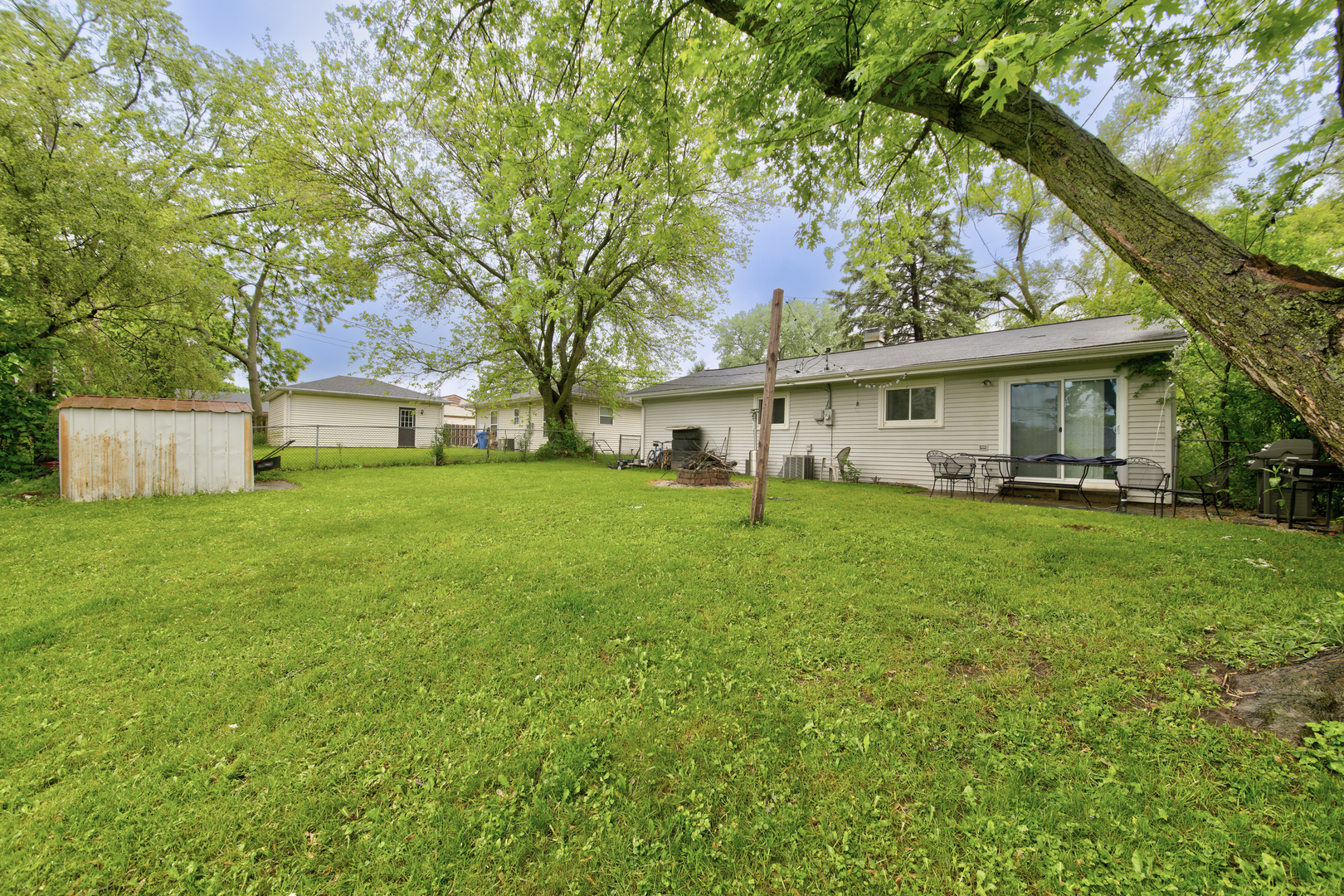 112 Green Lane, Carpentersville, IL 60110