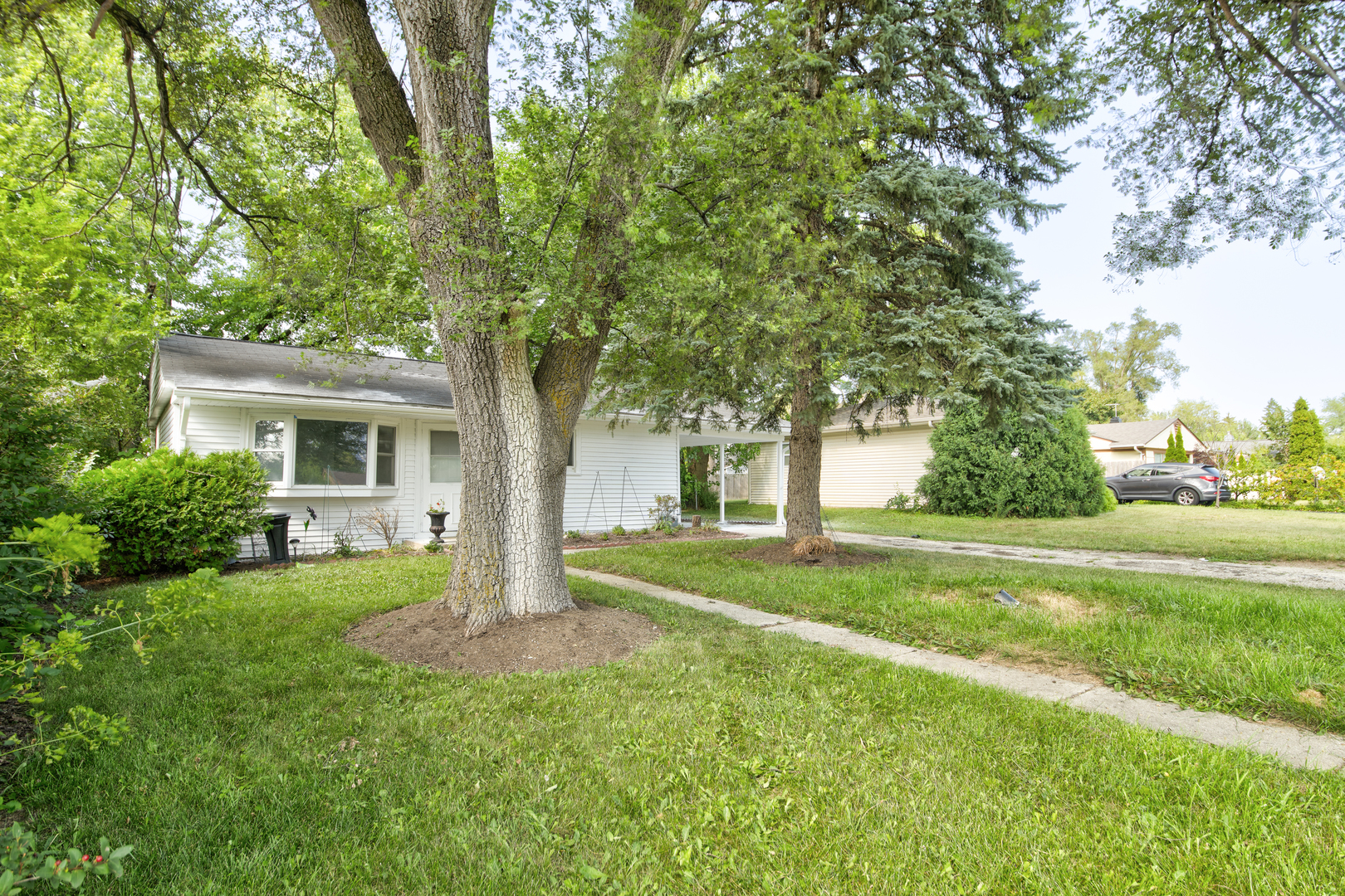 112 Green Lane, Carpentersville, IL 60110