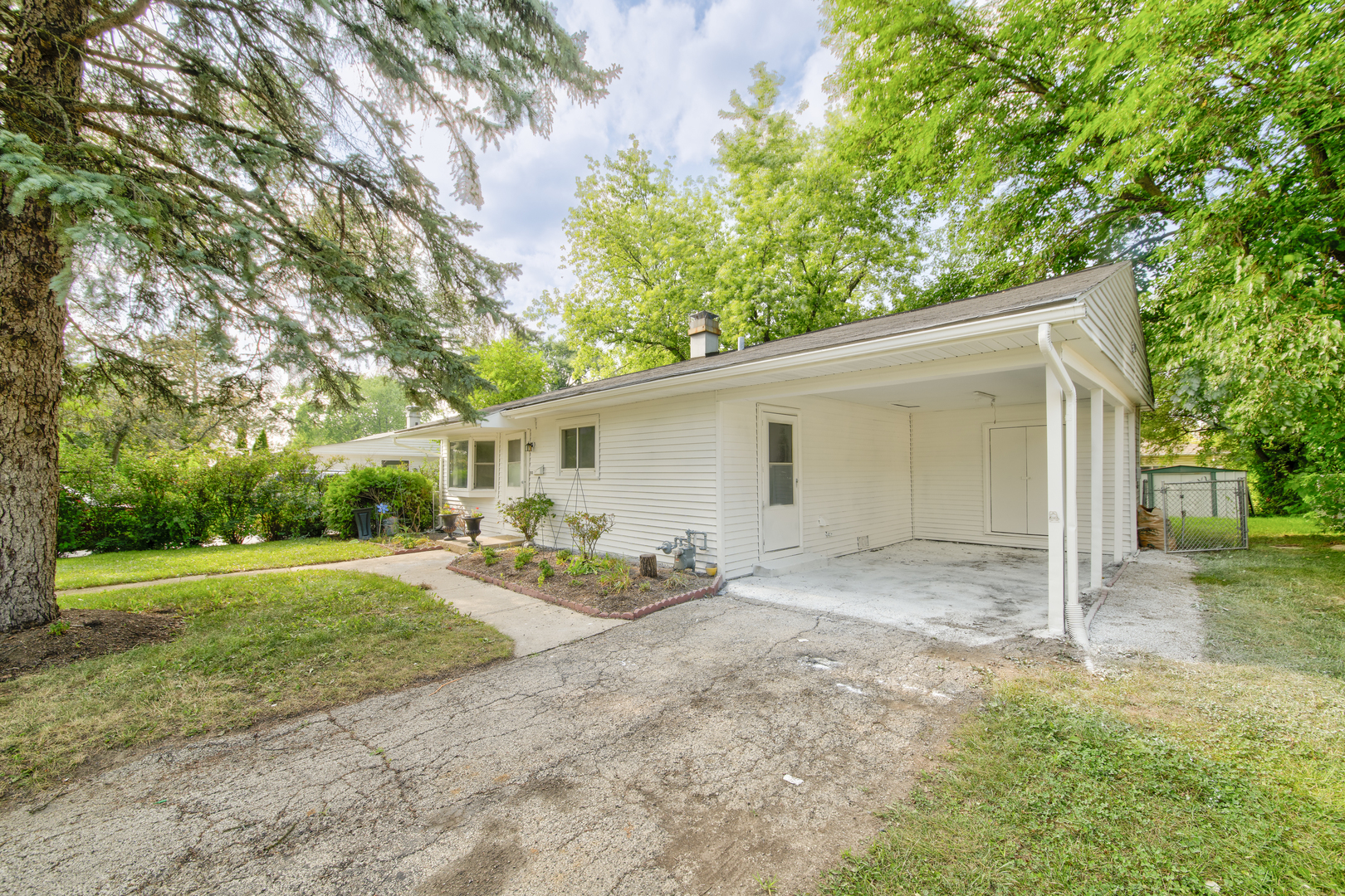 112 Green Lane, Carpentersville, IL 60110