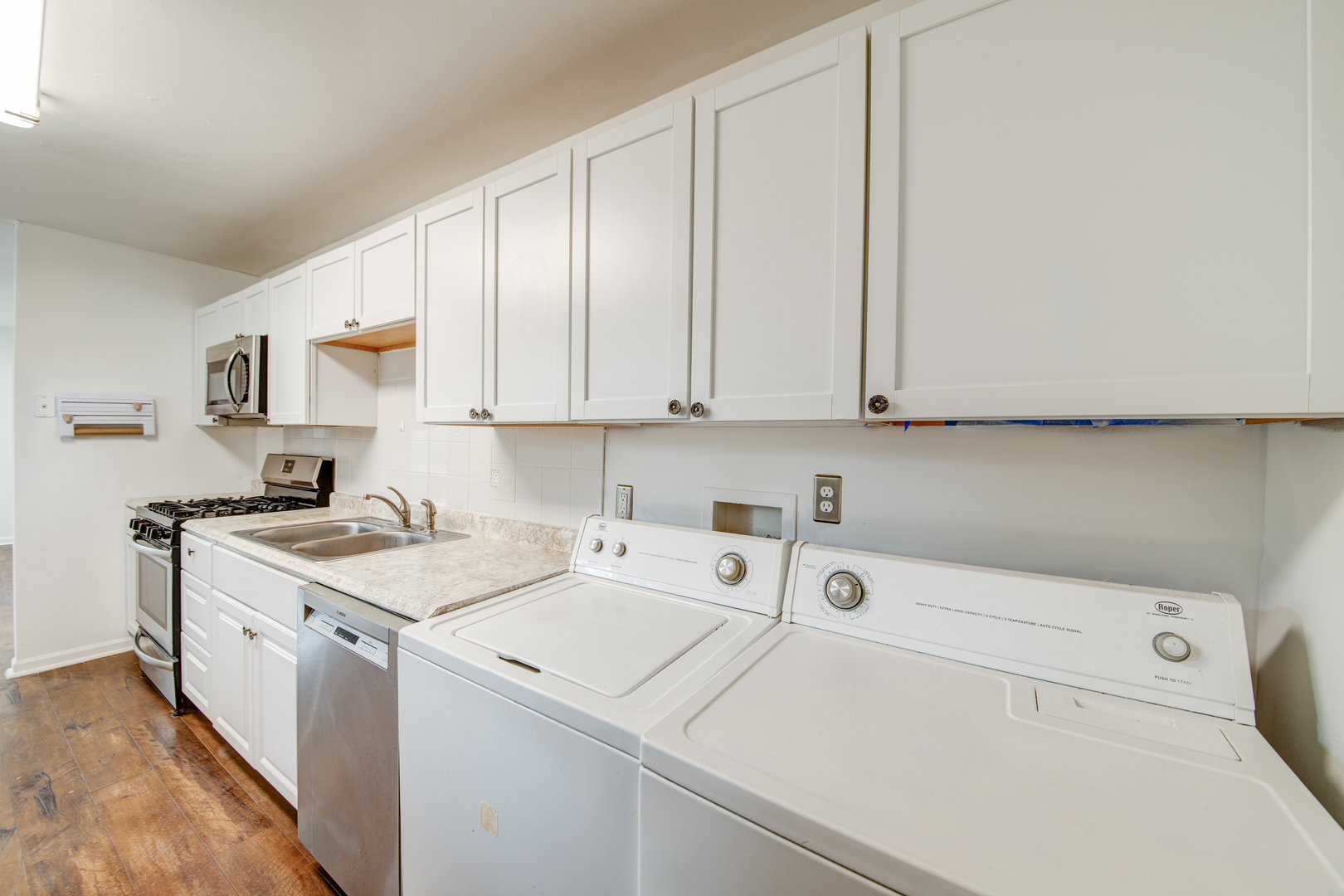 112 Green Lane, Carpentersville, IL 60110
