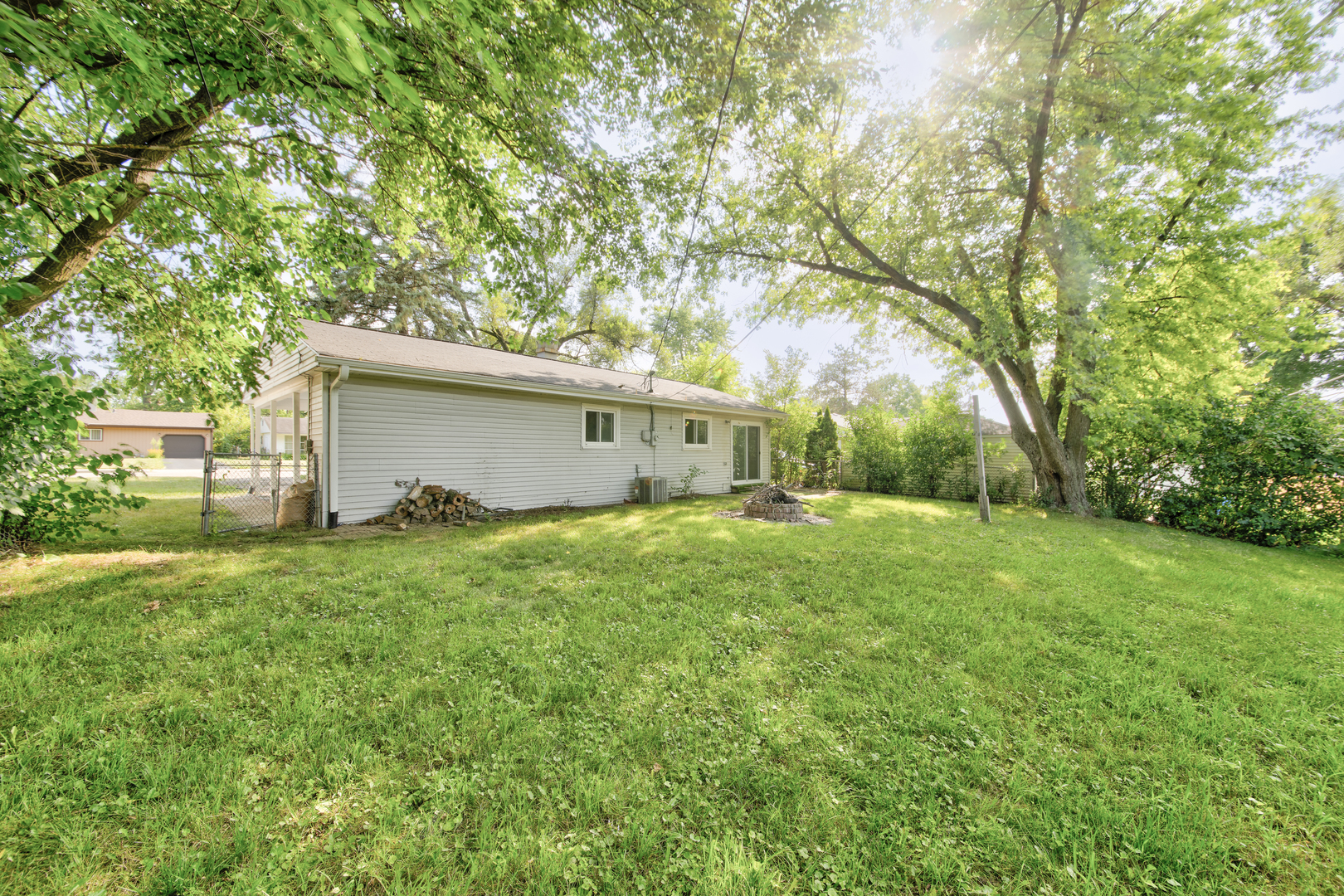 112 Green Lane, Carpentersville, IL 60110