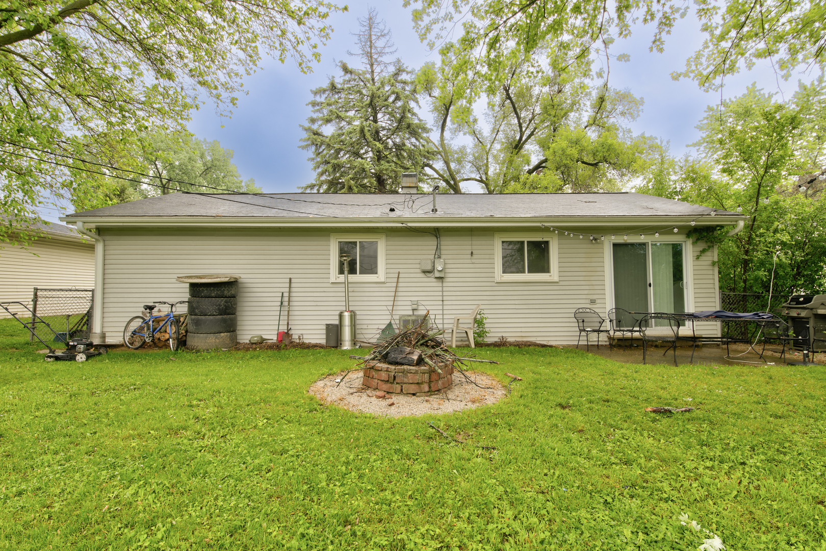 112 Green Lane, Carpentersville, IL 60110