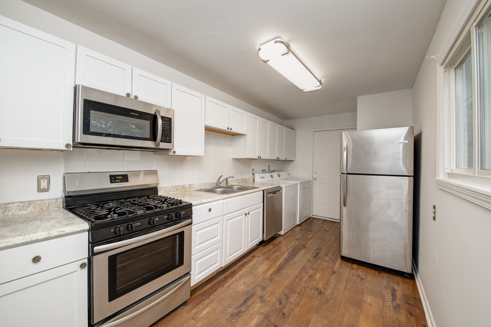 112 Green Lane, Carpentersville, IL 60110