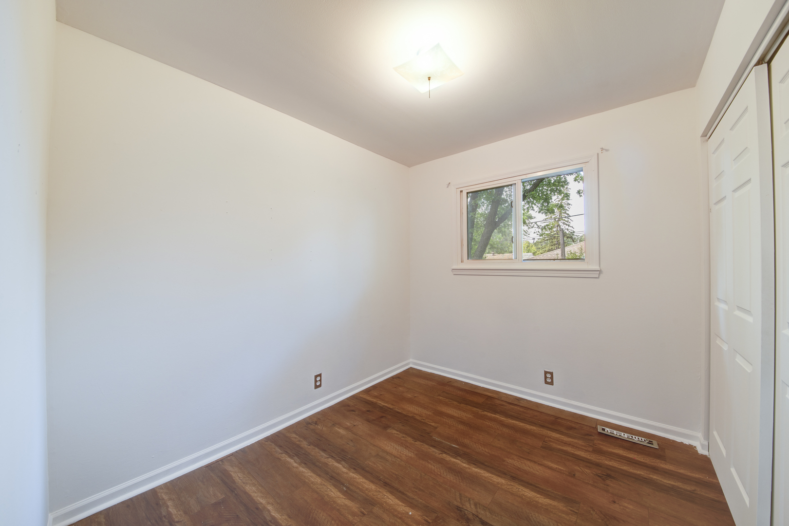 112 Green Lane, Carpentersville, IL 60110