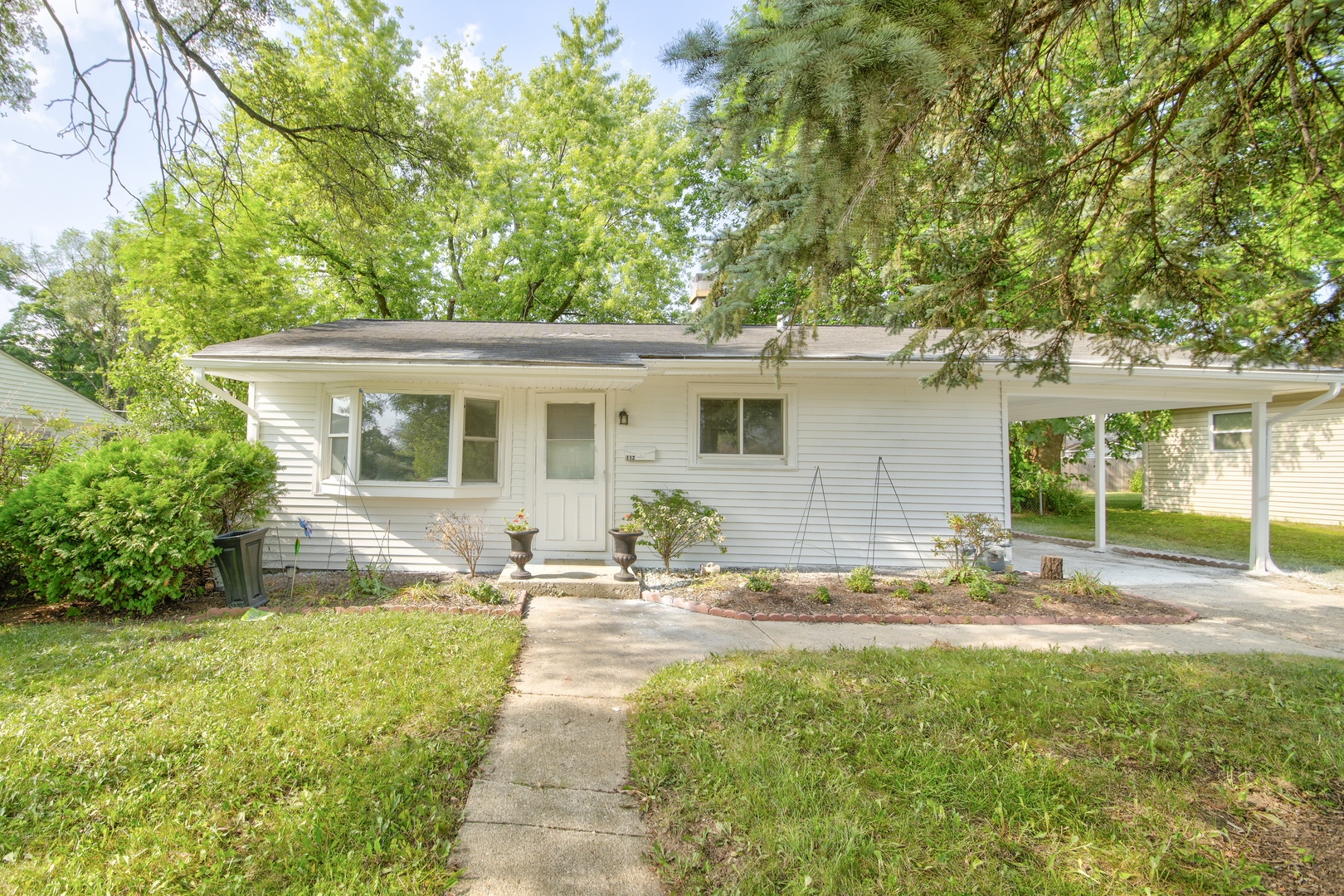 112 Green Lane, Carpentersville, IL 60110