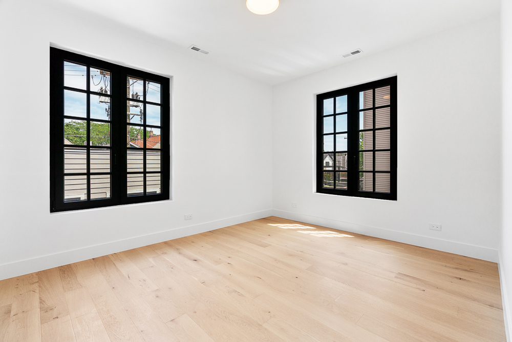 1342 W Wellington Avenue, Chicago, IL 60657