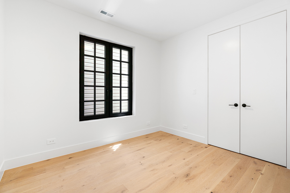 1342 W Wellington Avenue, Chicago, IL 60657
