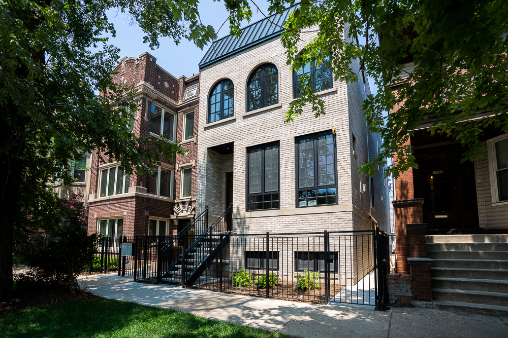 1342 W Wellington Avenue, Chicago, IL 60657