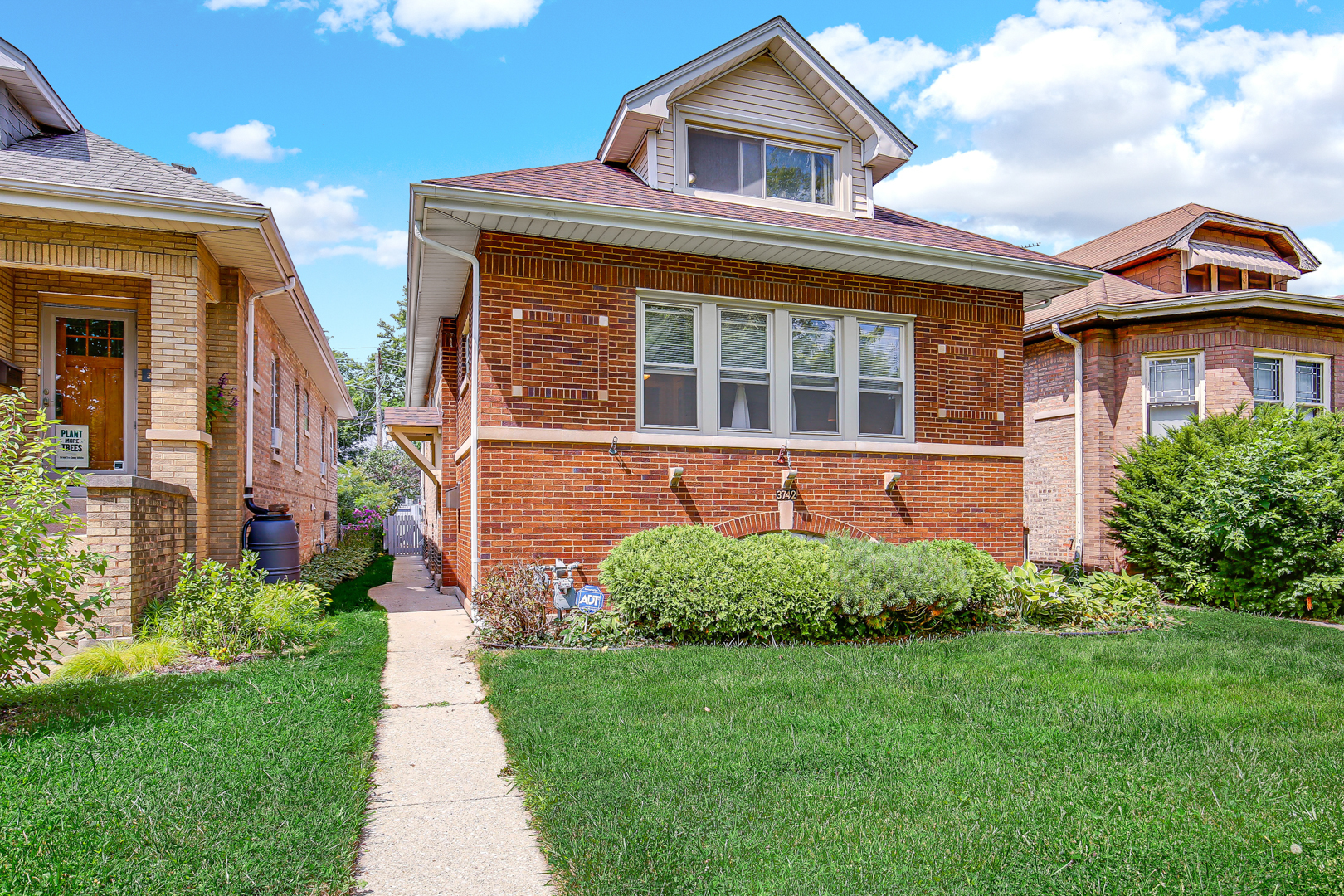 3742 Clinton Avenue, Berwyn, IL 60402