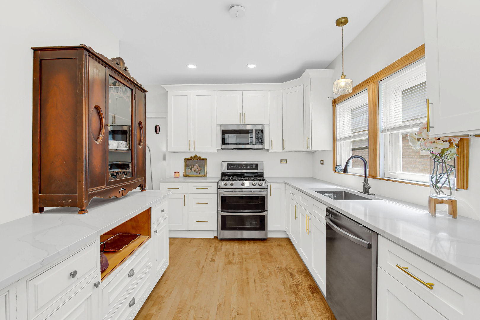 3742 Clinton Avenue, Berwyn, IL 60402