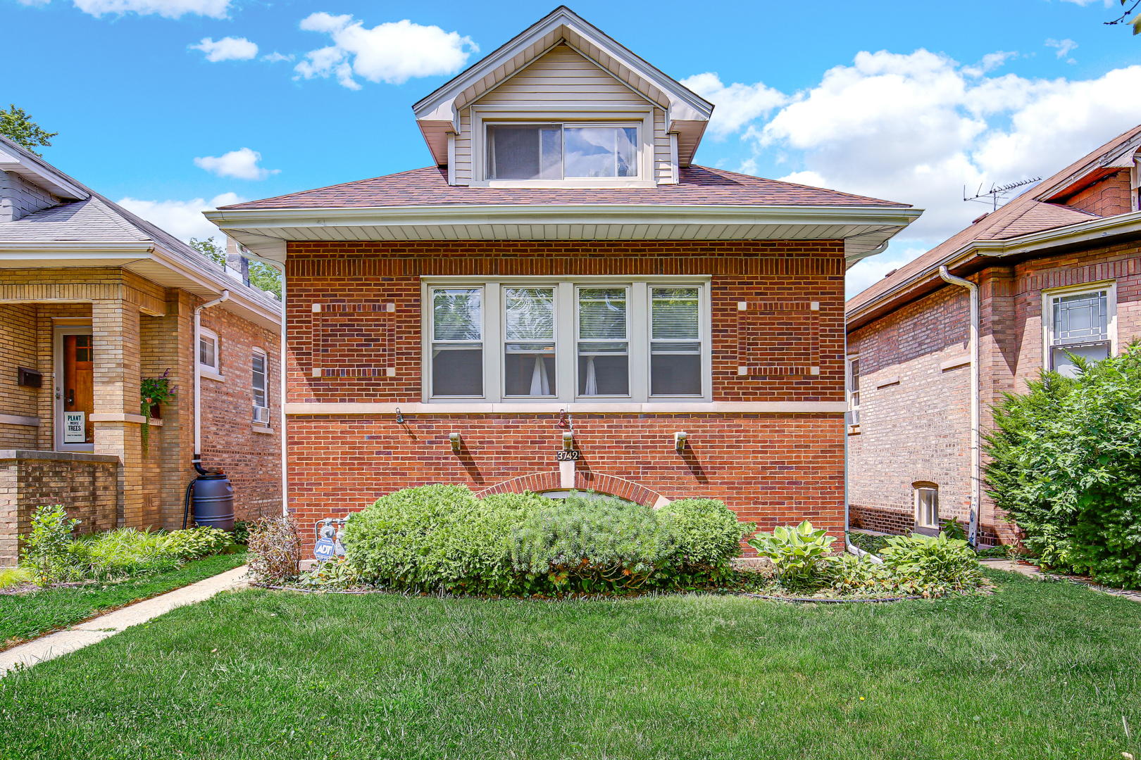 3742 Clinton Avenue, Berwyn, IL 60402