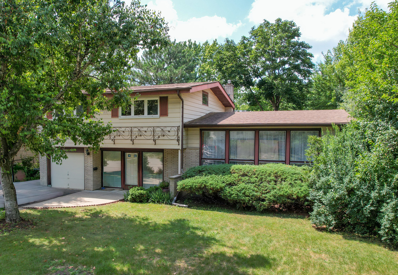 636 Clearview Drive, Glenview, IL 60025