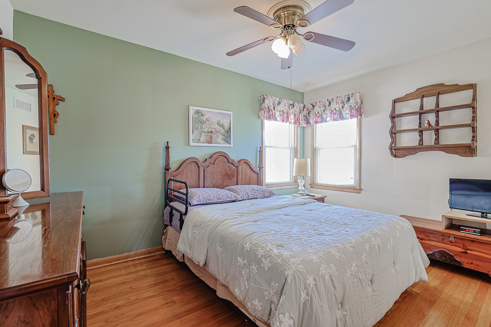 7453 W Keeney Street, Niles, IL 60714