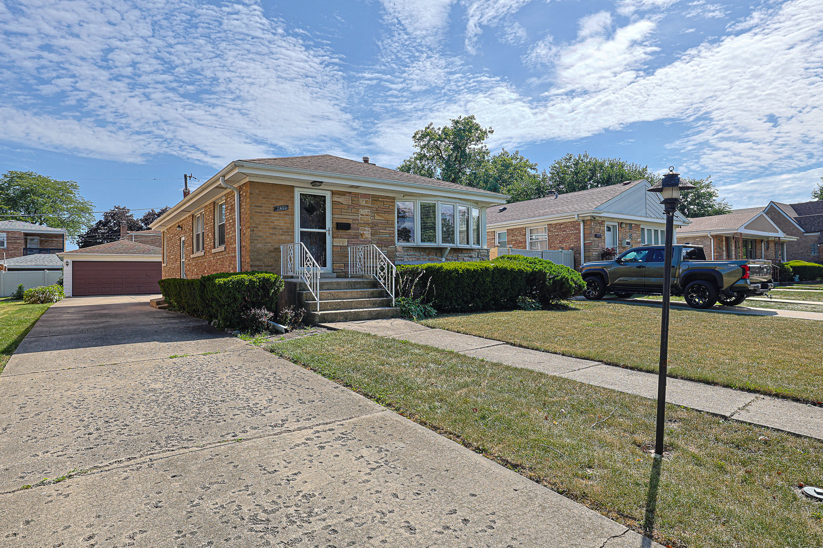 7453 W Keeney Street, Niles, IL 60714