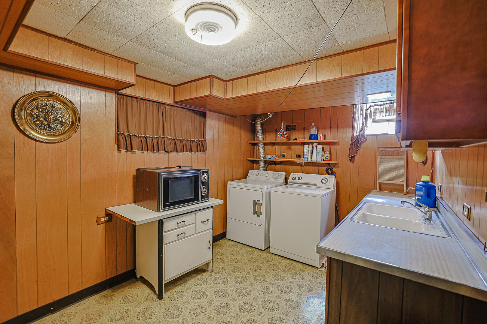 7453 W Keeney Street, Niles, IL 60714