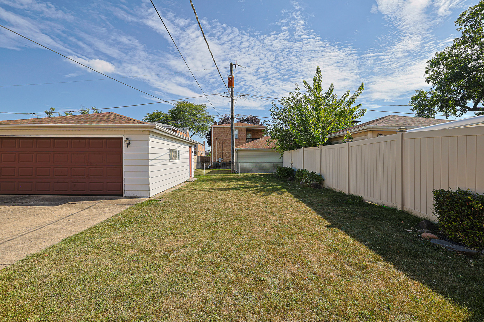 7453 W Keeney Street, Niles, IL 60714