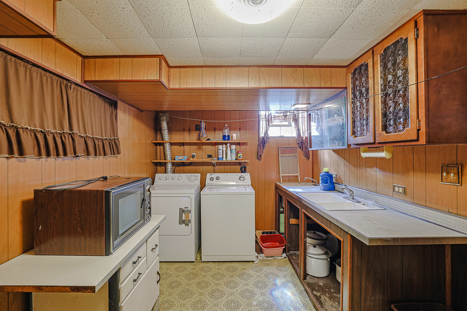 7453 W Keeney Street, Niles, IL 60714