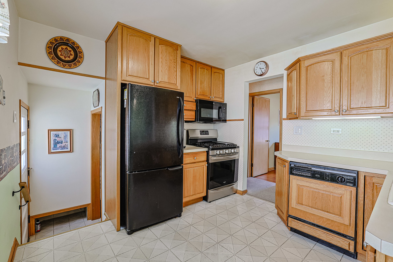 7453 W Keeney Street, Niles, IL 60714