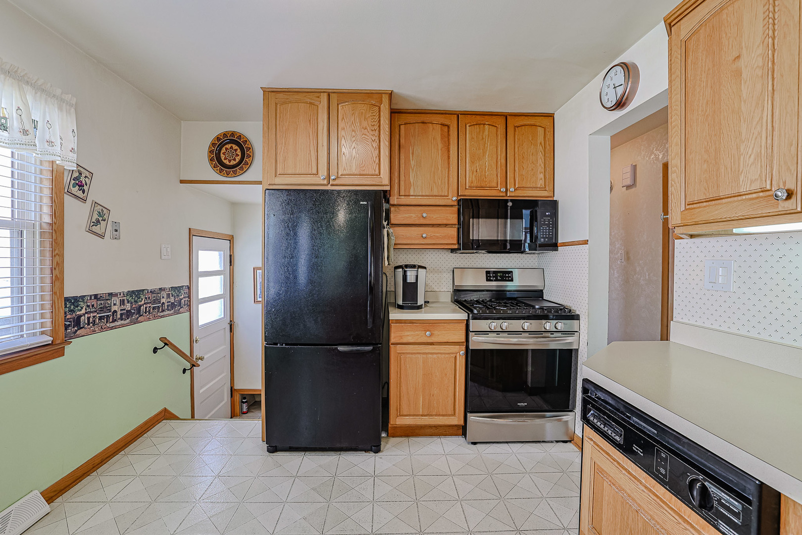 7453 W Keeney Street, Niles, IL 60714