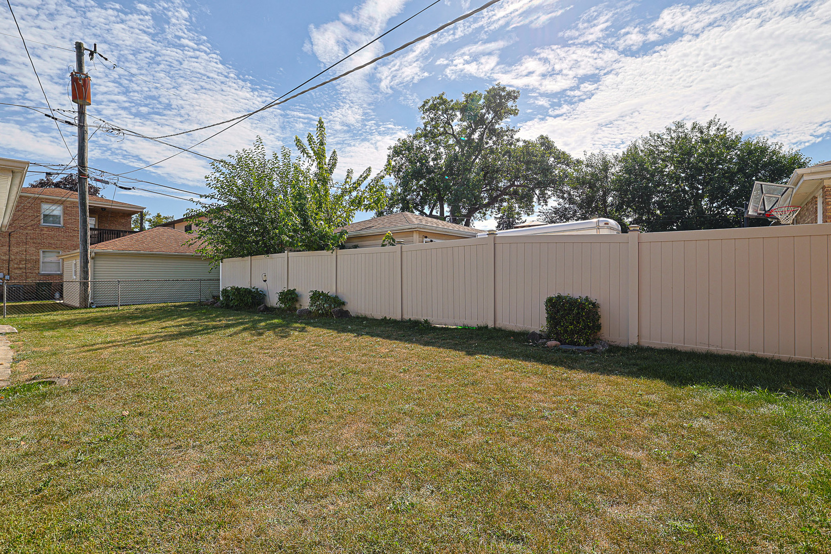 7453 W Keeney Street, Niles, IL 60714