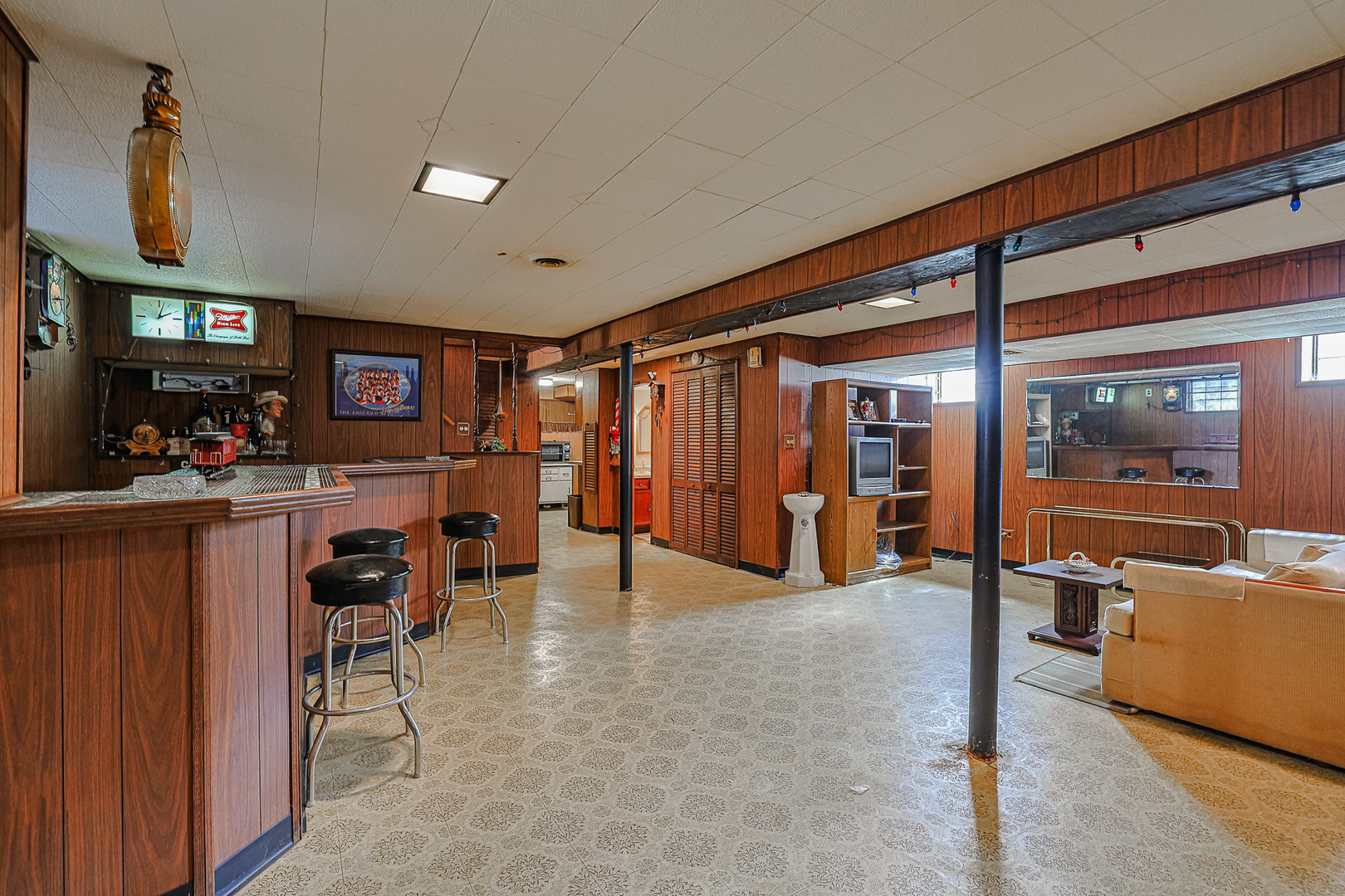 7453 W Keeney Street, Niles, IL 60714
