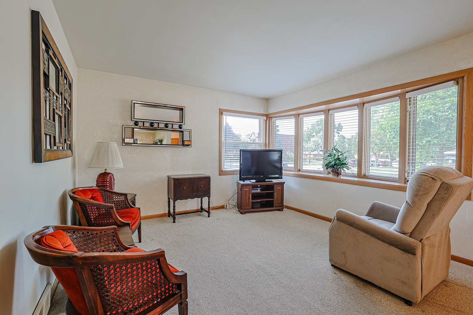 7453 W Keeney Street, Niles, IL 60714