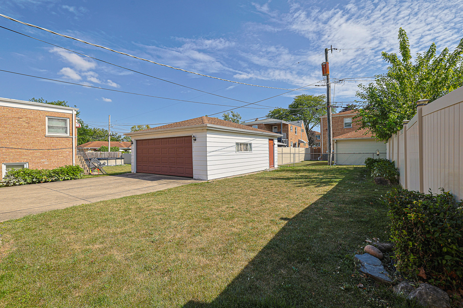 7453 W Keeney Street, Niles, IL 60714