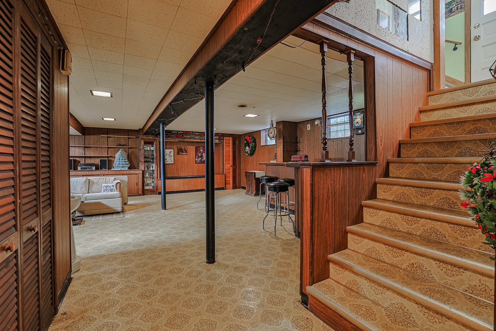 7453 W Keeney Street, Niles, IL 60714