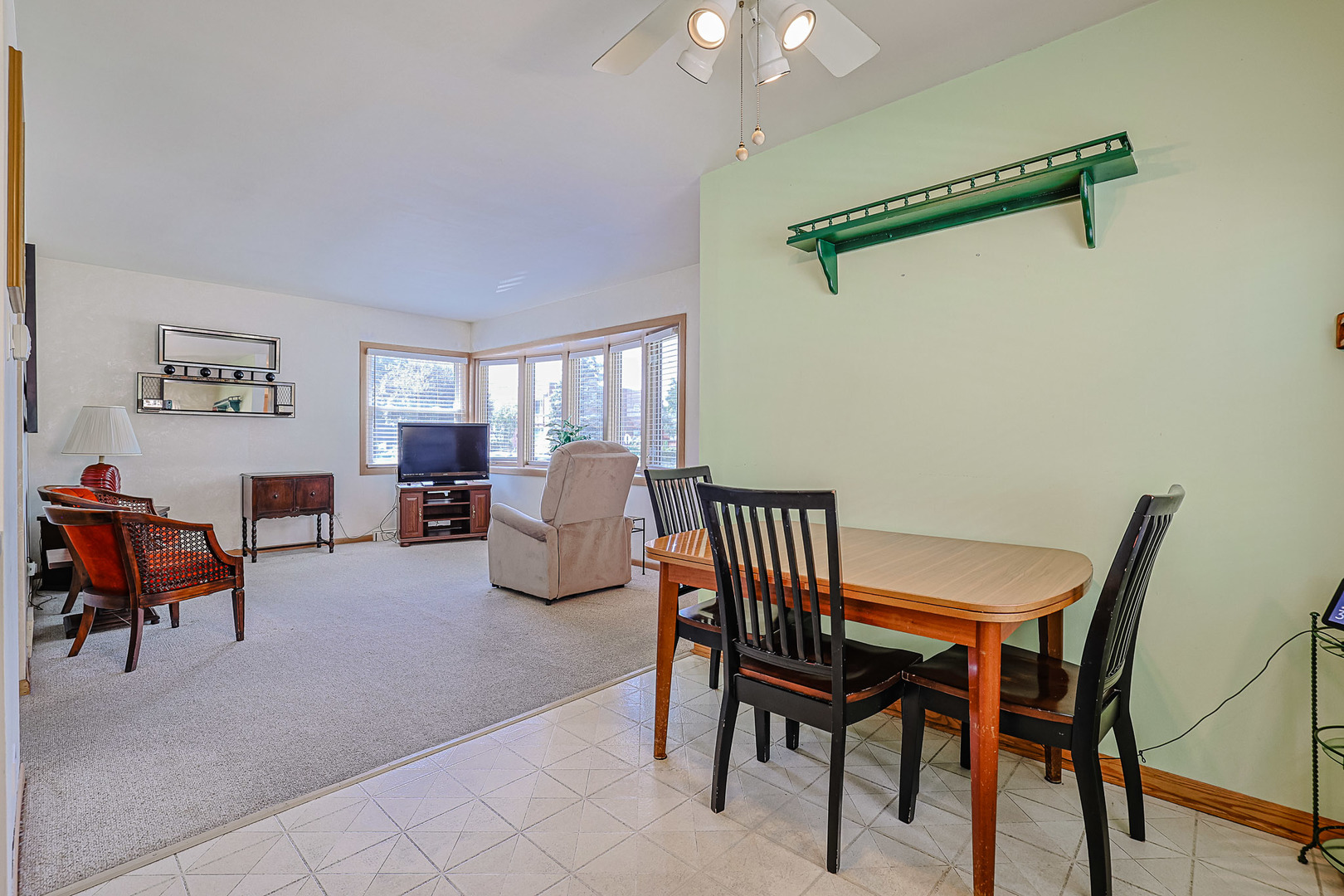 7453 W Keeney Street, Niles, IL 60714