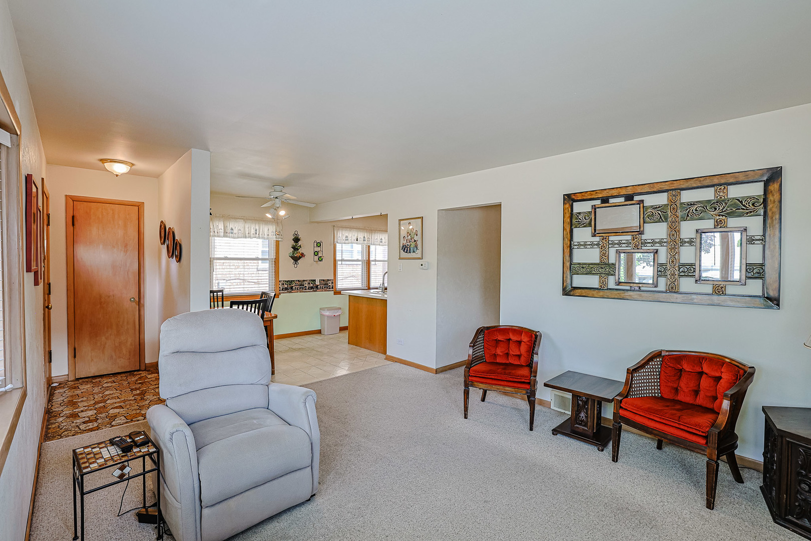 7453 W Keeney Street, Niles, IL 60714