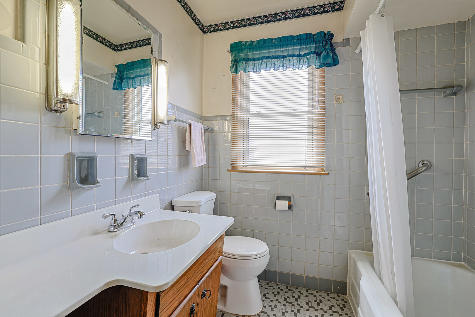 7453 W Keeney Street, Niles, IL 60714