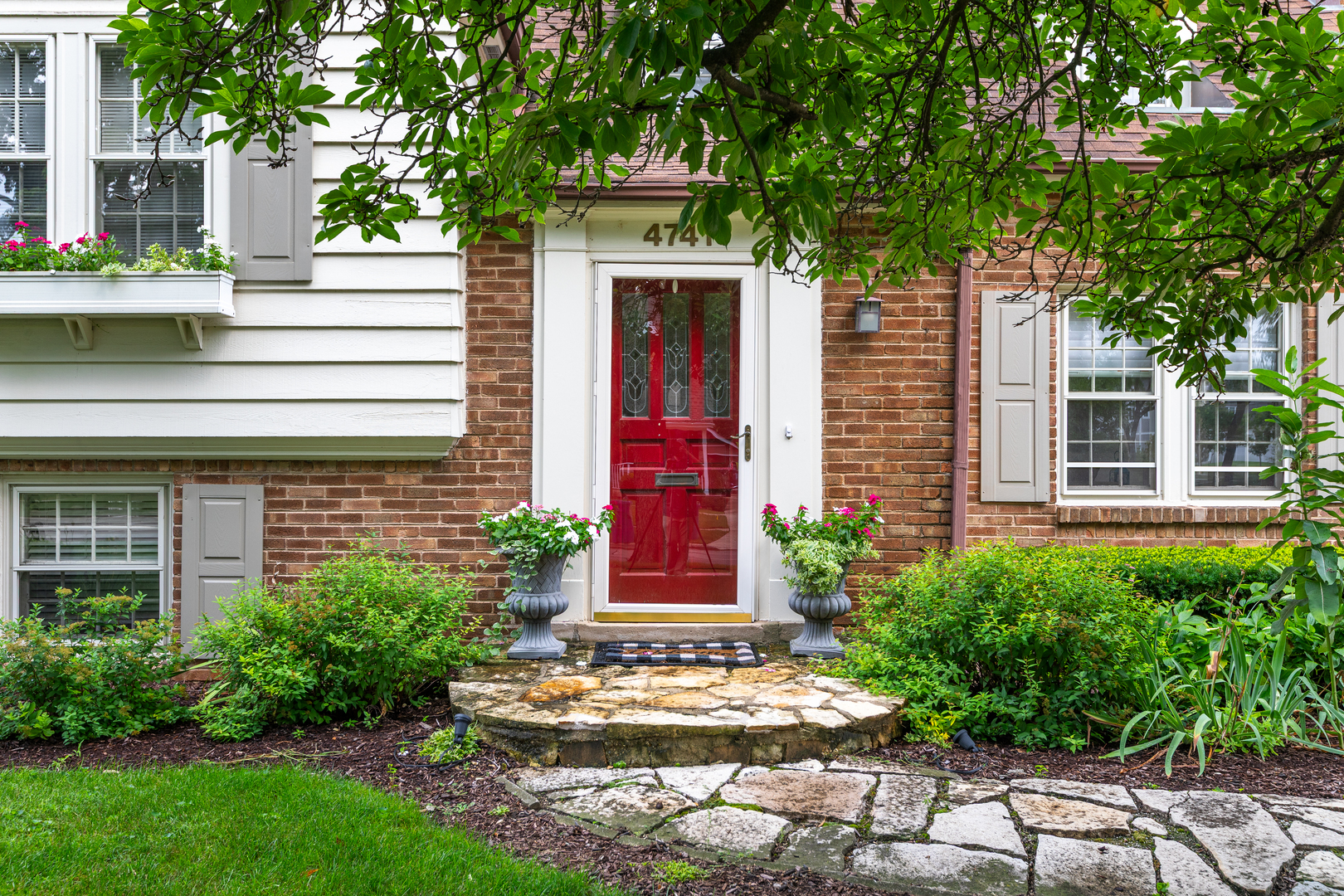 4741 Montgomery Avenue, Downers Grove, IL 60515