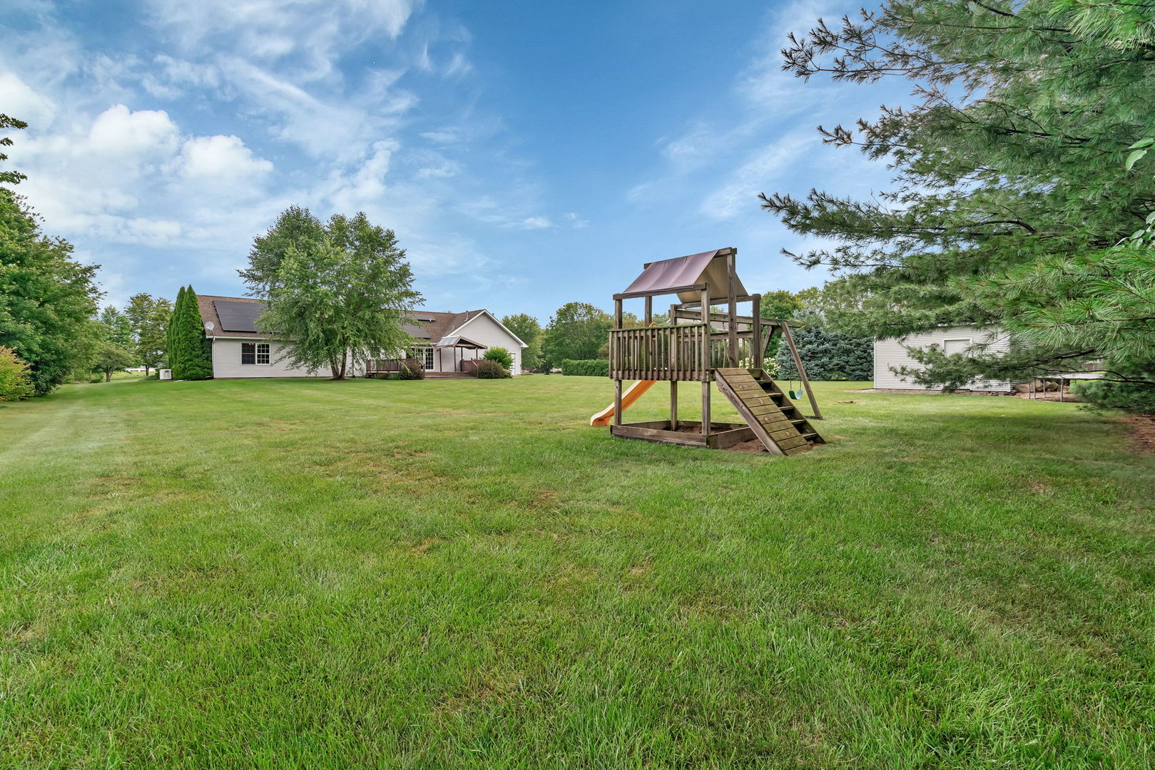 675 E Southmor Road, Morris, IL 60450