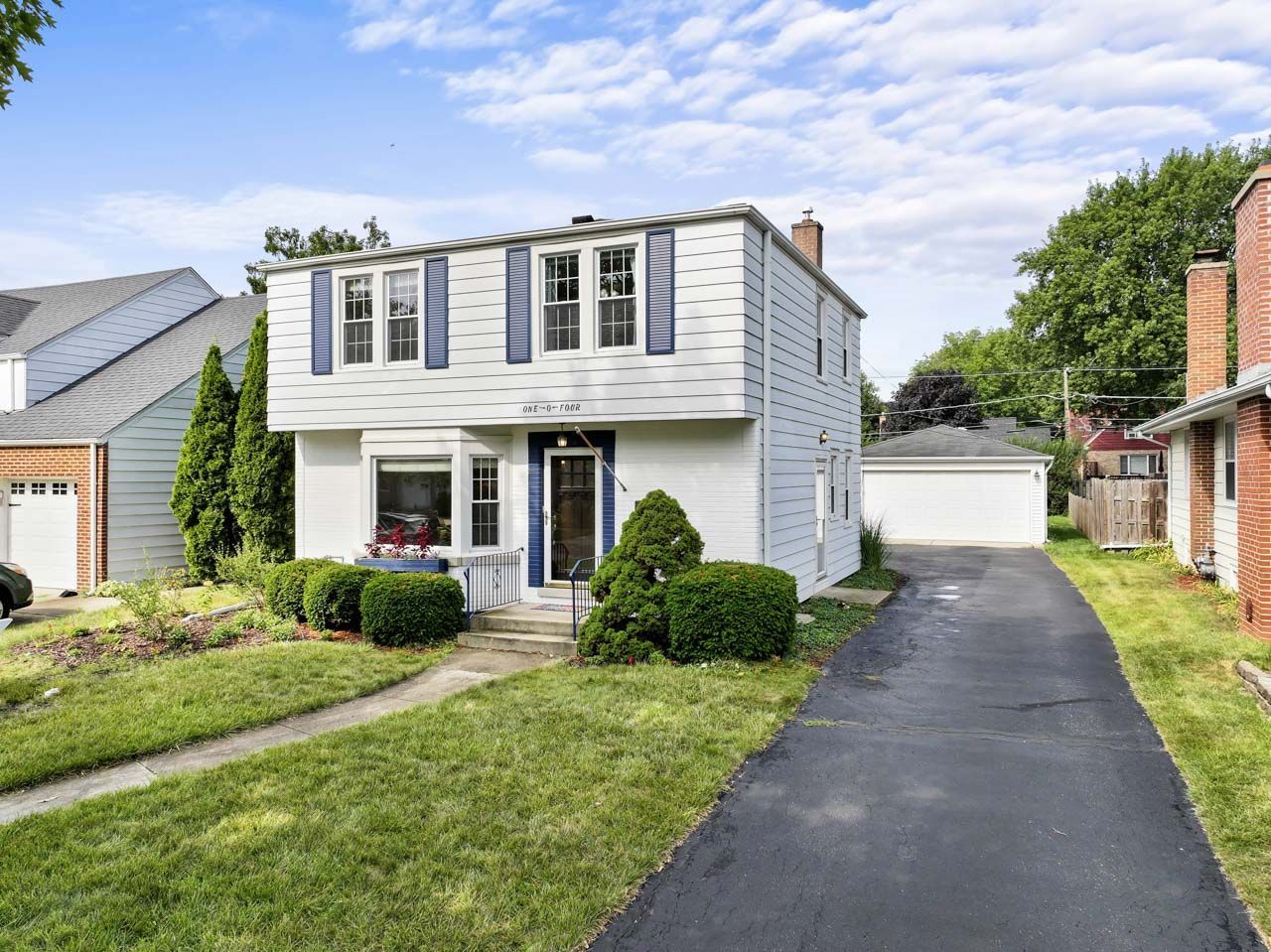104 S Hi Lusi Avenue, Mount Prospect, IL 60056