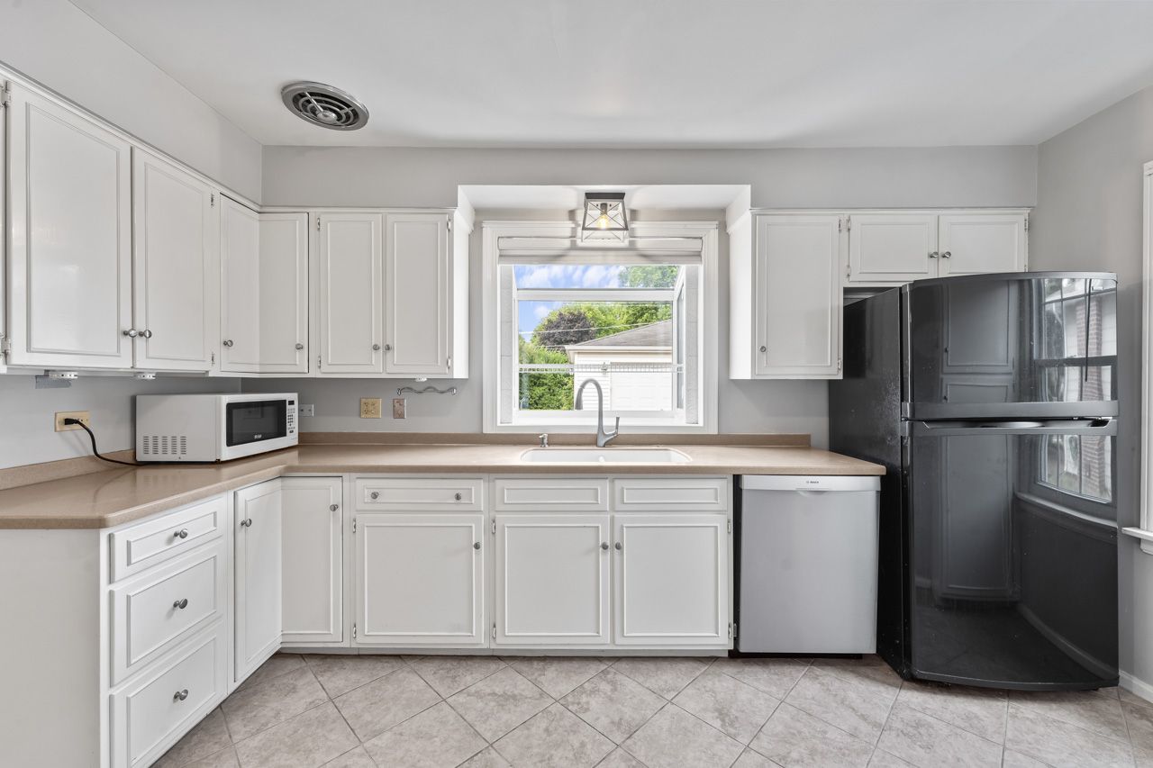 104 S Hi Lusi Avenue, Mount Prospect, IL 60056