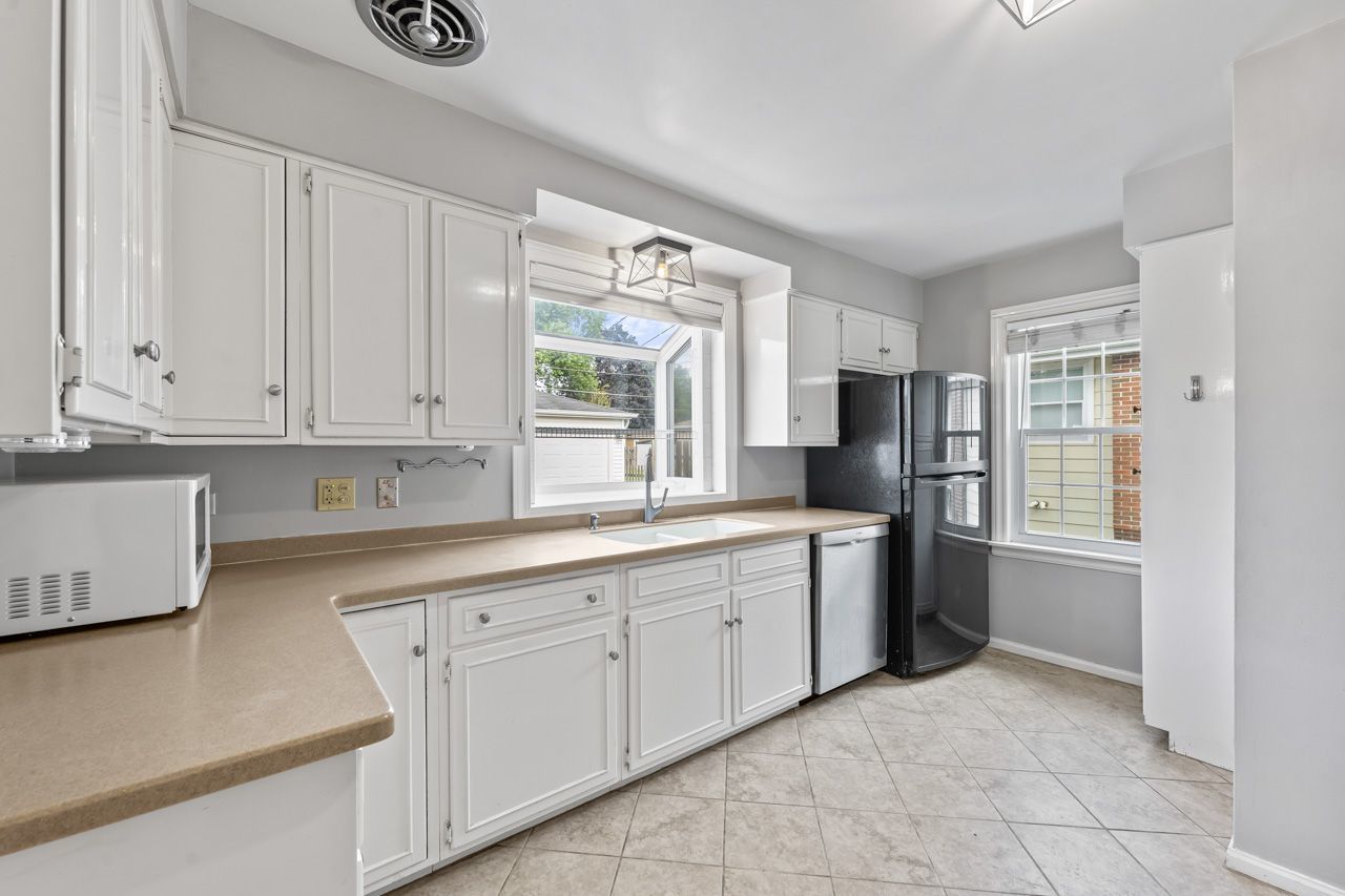 104 S Hi Lusi Avenue, Mount Prospect, IL 60056
